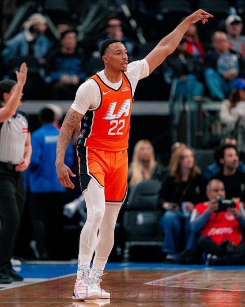 卢:乔丹-米勒已经是轮换球员,未来会有更好的发展 卢:乔丹-米勒已经是轮换球员,未来会有更好的发展