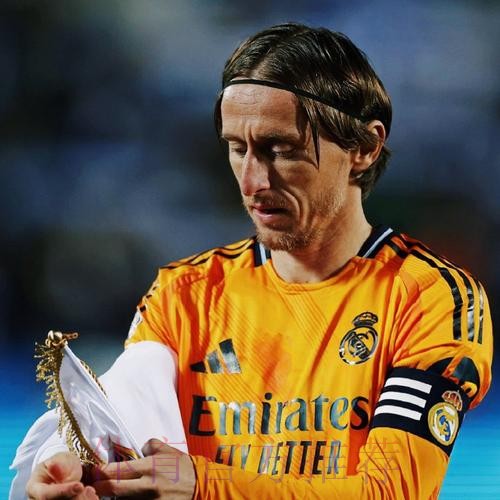 西媒:莫德里奇明确希望留队 决定权在弗洛伦蒂诺 西媒:莫德里奇明确希望留队 决定权在弗洛伦蒂诺